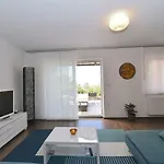 D&M Apartment With Pool, Kostrena Apartman
