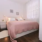D&M Apartment With Pool, Kostrena *